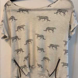 Printed pattern top with zippers